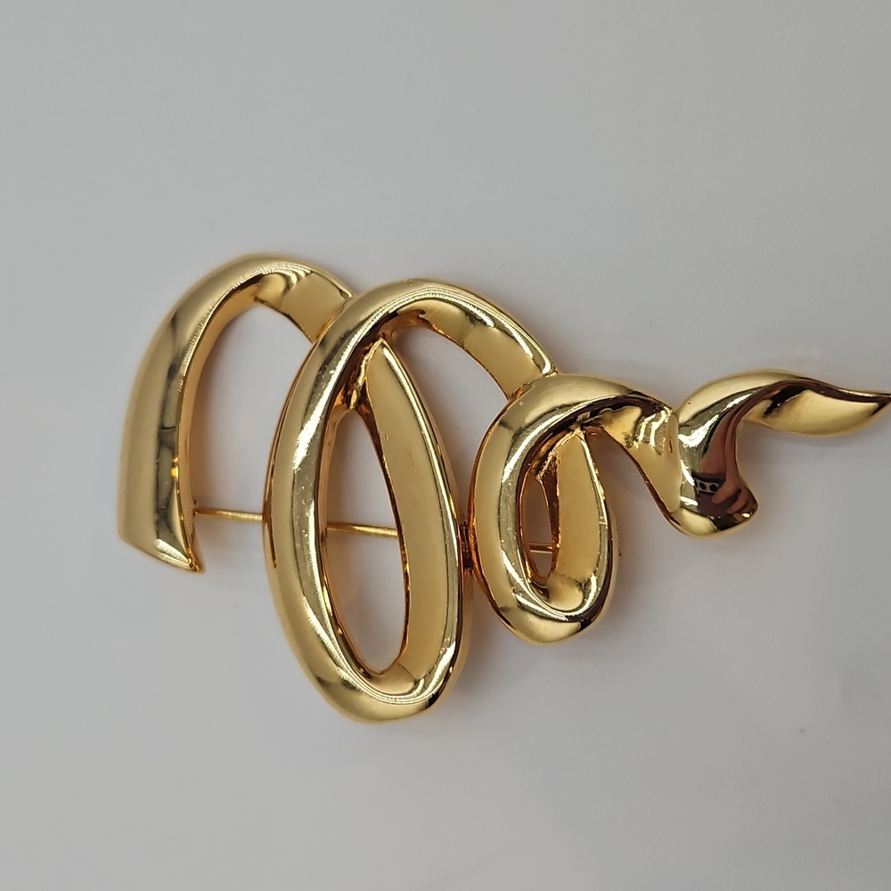 Elegant Gold Spiral Brooch JJ Pin